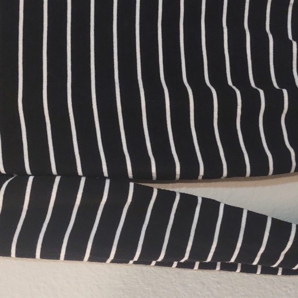 PRE OWNED MADISON GREY TURTLE NECK COLOR WHITE AND BLACK LONG SLEEVE SIZE M - Picture 5 of 11